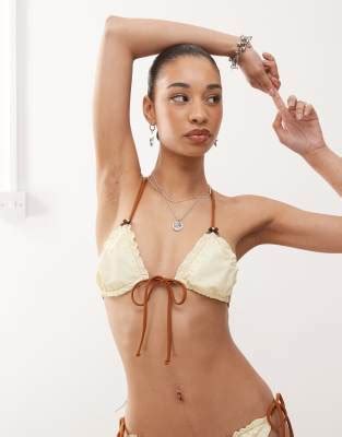 Reclaimed Vintage Top Bikini A Triangolo Allacciato Sul Davanti Giallo Burro Con Dettagli