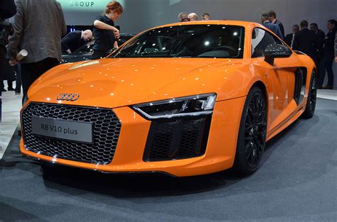 The R8 Audis Fastest Car Yet Gets Excellent Reviews