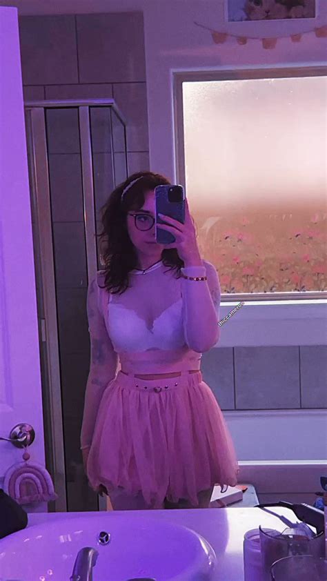 Camgirl Cam On Twitter I Only Dress This Cute To Fuck Myself Alone In