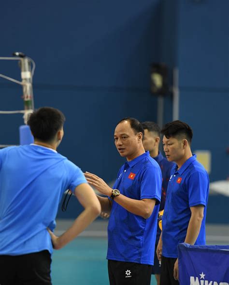 Hot boy cao m làm thủ quân đội tuyển nam bóng chuyền Việt Nam