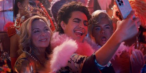 New Look At Sex And The City Star Kim Cattrall In Netflix Series Glamorous