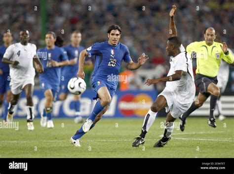 Italy's Simone Perrotta during the World Cup 2006, Group E, Italy and ...