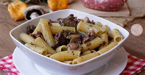 PASTA FUNGHI E SALSICCIA Ricetta Primo Piatto Facile