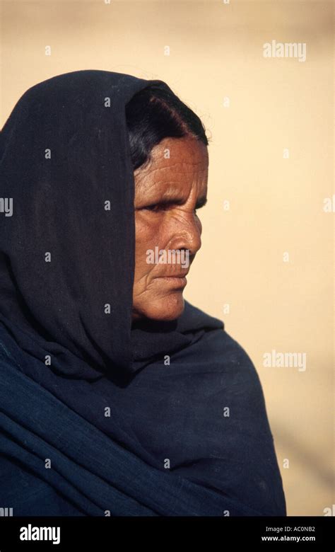 Tuareg woman - Timbuktu, Sahara desert, MALI Stock Photo - Alamy