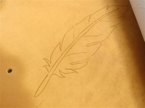 Перо на коже | Leather tooling patterns, Diy leather projects, Leather ...