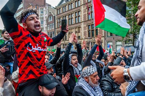 Берлинцы поддержали поддержали ХАМАС, вы только посмотрите на этих ...
