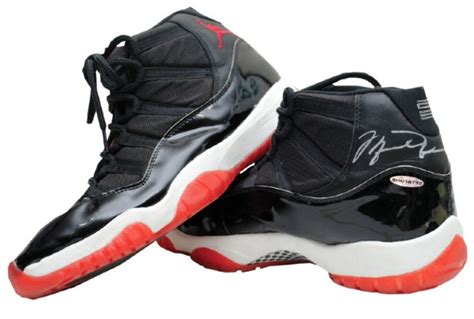 Eric Snow auctions autographed sneakers worn by Michael Jordan during ...