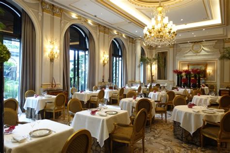 Le Cinq at Four Seasons Hotel George V (Paris) - Major Foodie