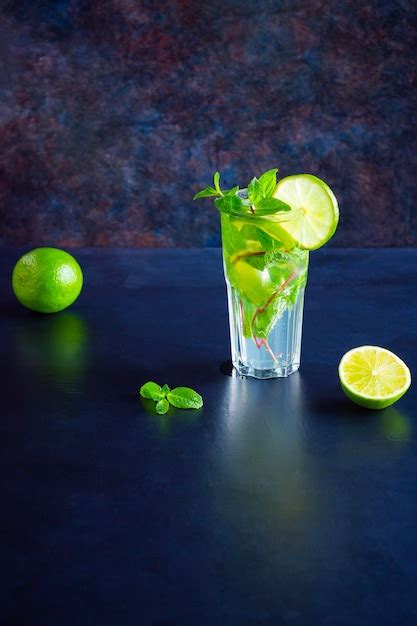 Premium Photo Mojito Cocktail With Lime And Mint