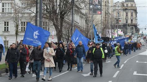 Prosvetari protestvovali traže dostojanstvo profesije Savez