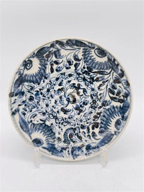 Ming plate with foliage - Porcelain - China - Ming Dynasty - Catawiki