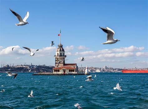 Premium Photo Maiden Tower Kiz Kulesi Istanbul Turkey