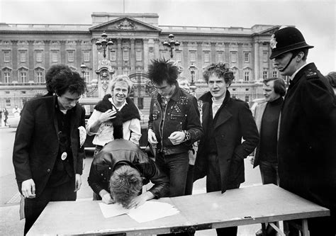 Sex Pistols Recall Vietnam Vets With Cattle Prods