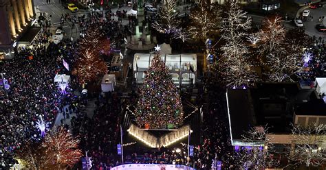 Detroit’s Christmas tree lights up Campus Martius