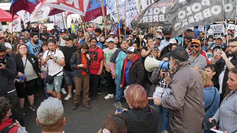 Argentina La Unidad Piquetera Acampa Por Tiempo Indeterminado En Todo