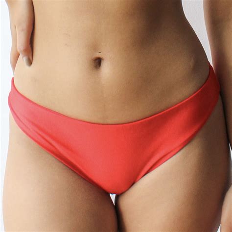 BIKINI SOLID ROJO SATINADO Bikinis y Ropas de Baño