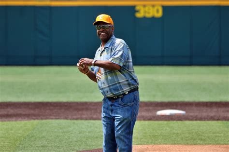 Photos Condredge Holloway Throws First Pitch At Vols Baseball Game