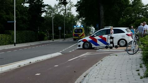 Ambulance Vertrekt Met Spoed Naar Ziekenhuis Vanaf Ernstig Ongeval