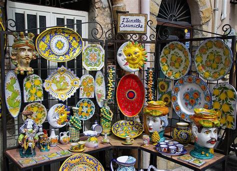 There Are Many Plates And Bowls On Display