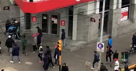 Dos Facciones De La Barra De Independiente Se Enfrentaron A Los Tiros Y En Plena Calle Los