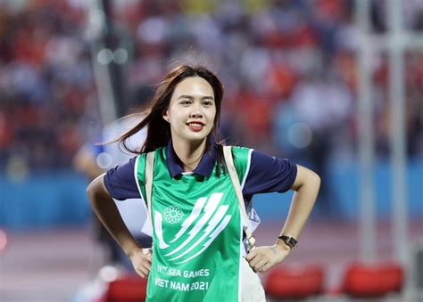 SEA Games vào mùa dàn gái xinh có người mặc cả bikini khoe hình thể đi cổ vũ