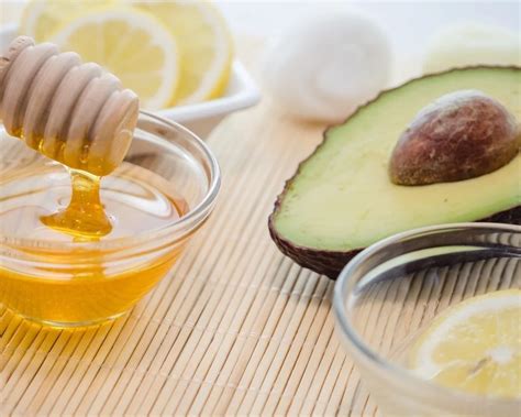 How to Make a DIY Castor Oil Hair Mask for Healthier Hair | PRANCIER