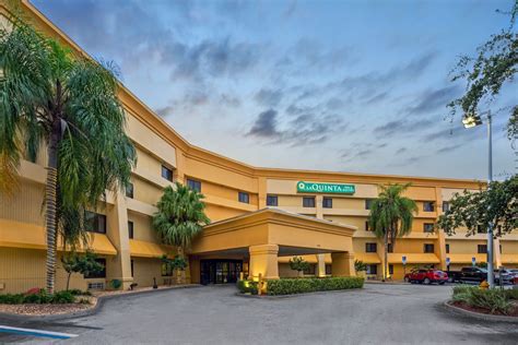 La Quinta Inn & Suites by Wyndham Miami Airport East | Miami, FL Hotels