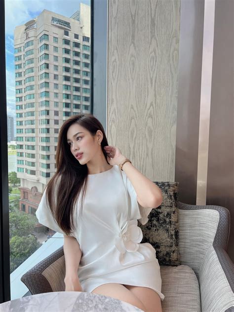 HOT Bắt gặp Hoa hậu Đỗ Thị Hà sánh đôi bạn trai thiếu gia hành động 2 giây gây sốc
