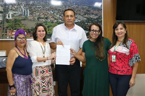 Carl O Recebe Da Defensora P Blica Thaisa Defante Carta Da Popula O