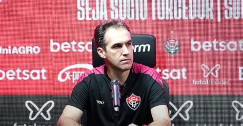 Vitória Demite Técnico Léo Condé A Trombeta