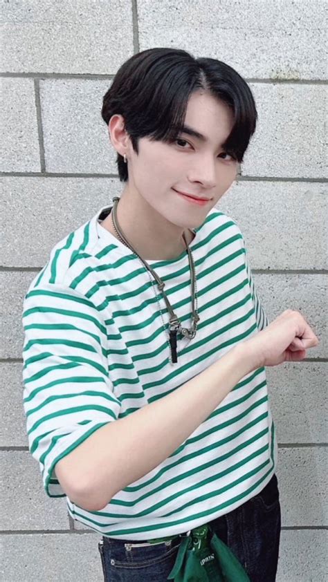 WayV XIAOJUN JP on Twitter THE SHOWのTwitterに本放送前の肖俊写真が上がっています 今日は