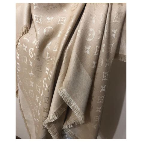 Louis Vuitton Scarves Beige Cashmere Ref 161223 Joli Closet