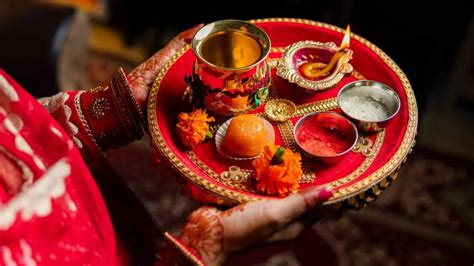 Karwa Chauth 2024 कब है करवा चौथ जानें पूजा का शुभ मुहूर्त चांद