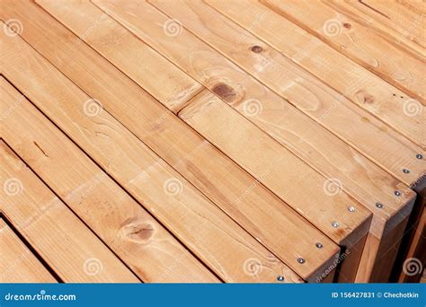 Terraza De Madera Con Fondo De Larca Siberiana Imagen De Archivo