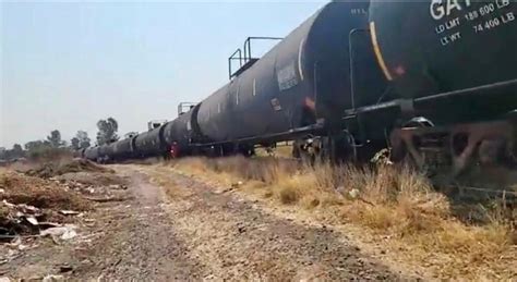 SE DESCARRILAN 8 TANQUES DEL TREN DE PEMEX