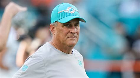 Philadelphia Eagles to hire Vic Fangio as new defensive coordinator