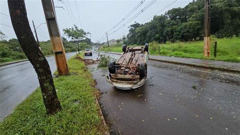 Veículos que disputavam suposto racha causam acidente em Chapecó