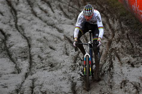 Mathieu van der Poel continues to dominate cyclocross season with ...