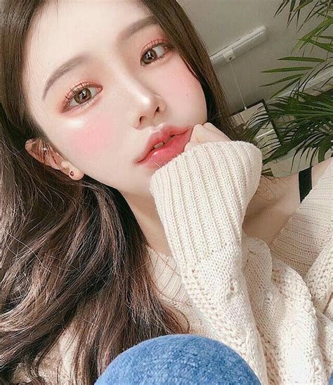 Ulzzang Girl에 있는 Peach님의 핀 아시안 메이크업 예쁜 한국 여자 자연스러운 메이크업