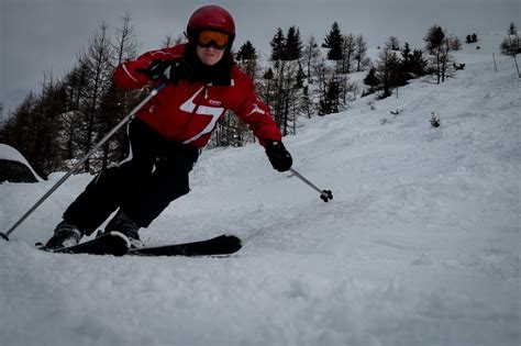 Skiing Tips for Beginners to Improve Your Confidence and Skills Right Now