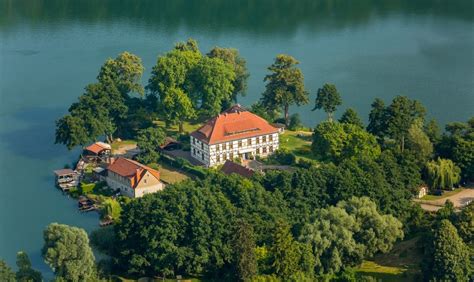 Luftbild Feldberger Seenlandschaft Gebäudekomplex der Hotelanlage