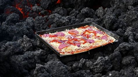 Pizza Pacaya El Platillo Que Causa Furor Al Ser Cocinado En Lava De Un