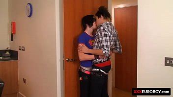 Homo Juega Con Sus Novios Gran Polla Sin Cortar Y Corre XVIDEOS