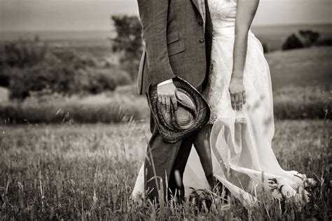 Cowboy hat wedding - Natcaron Photography