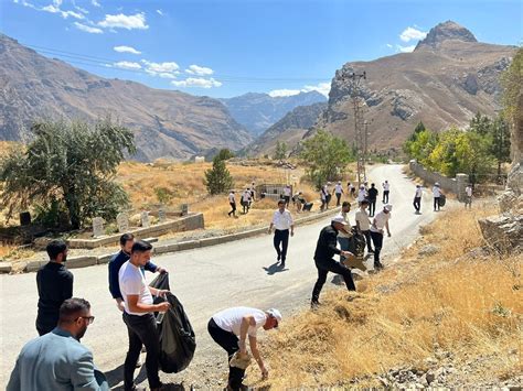 Hakkari de AK Parti Gençlik Kollarınca çevre temizliği etkinliği düzenlendi