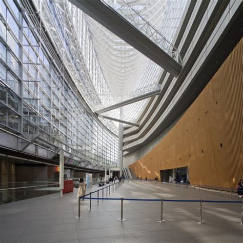 Tokyo International Forum: the glass hall of the foyer building at ...