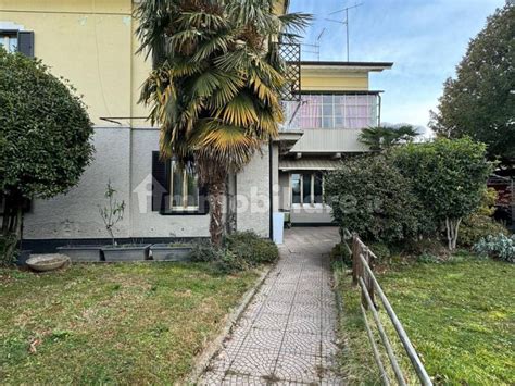 Vendita Villa Unifamiliare In Via Adua Vedano Olona Da