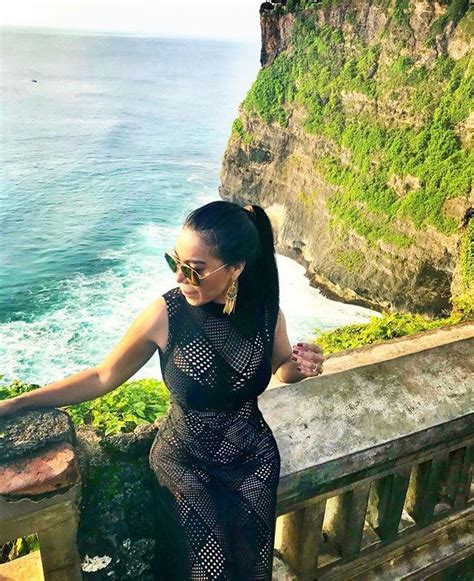 8 Hot Sexy Watie Hanifiah Bikini Pics