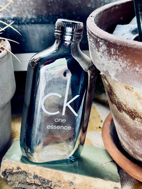 CK One Essence Calvin Klein una novità fragranza unisex 2024