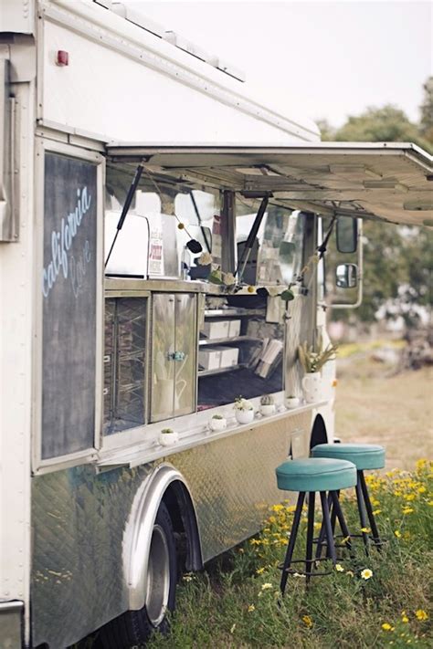 10 Ideas for a Food Truck Wedding